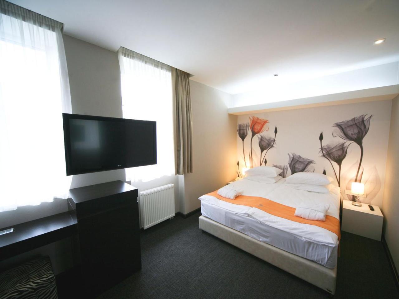 City Park Hotel By Chm Bila Tserkva Room photo